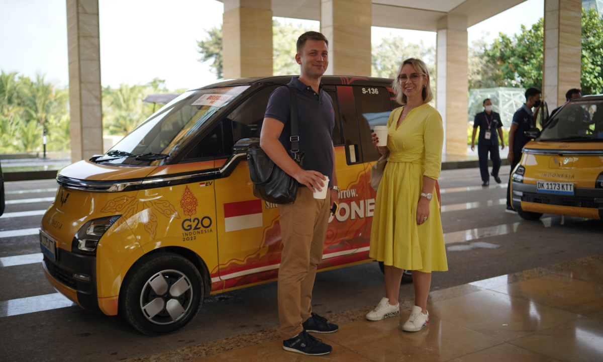 Air ev, a new-energy shuttle vehicle sponsored by SAIC-GM-Wuling Automobile, a joint venture based in Liuzhou, runs along a street in Bali, Indonesia, where the ongoing 17th G20 summit is being held. Photo: Courtesy of SAIC-GM-Wuling