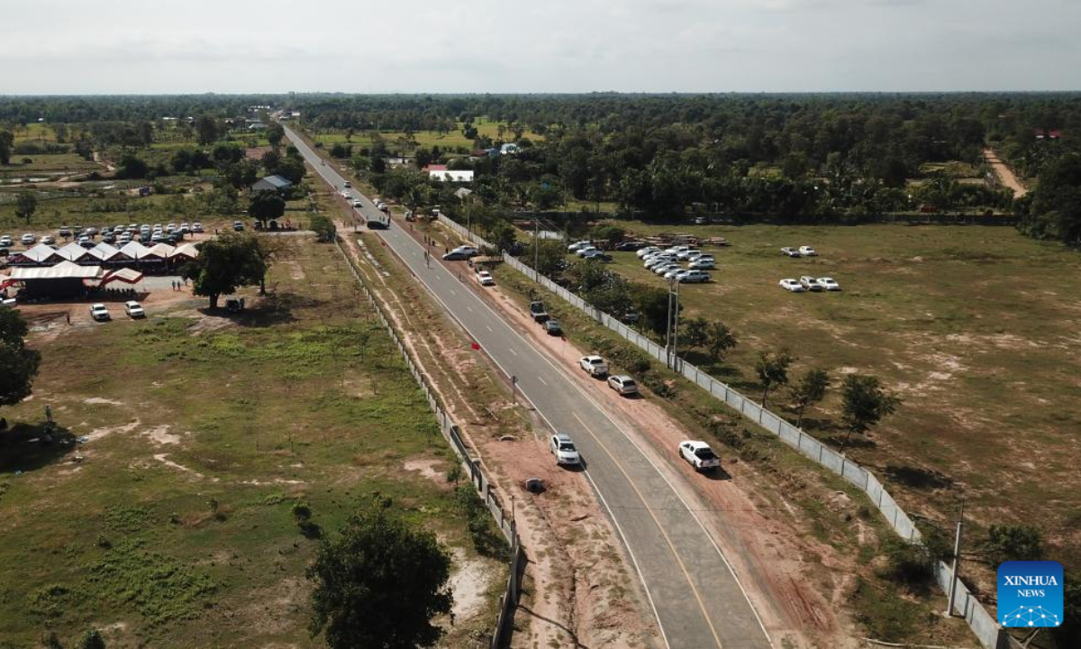 This aerial photo taken on Nov 17, 2022 shows a China-aided rural road in Kampong Chhnang province, Cambodia. The second phase of the China-aided rural road project in Cambodia has come to an end successfully, building asphalt and concrete paved roads in a total length of 120 km, officials said here on Thursday. Photo:Xinhua