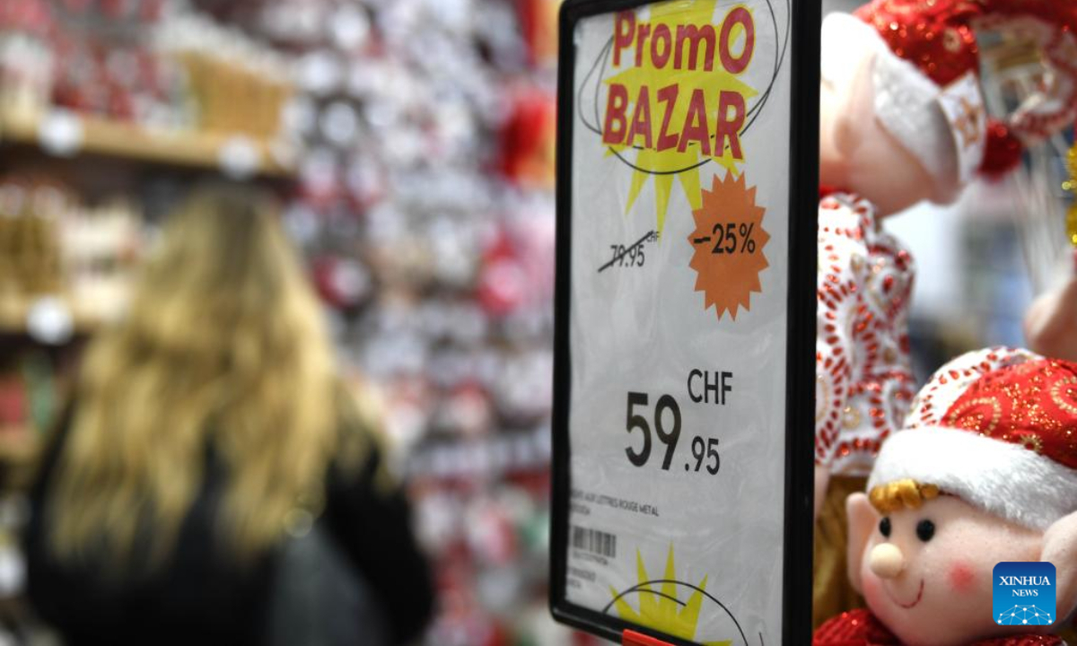 A sales promotion sign is seen during Black Friday sales at a shop in Geneva, Switzerland, Nov 25, 2022. Photo:Xinhua
