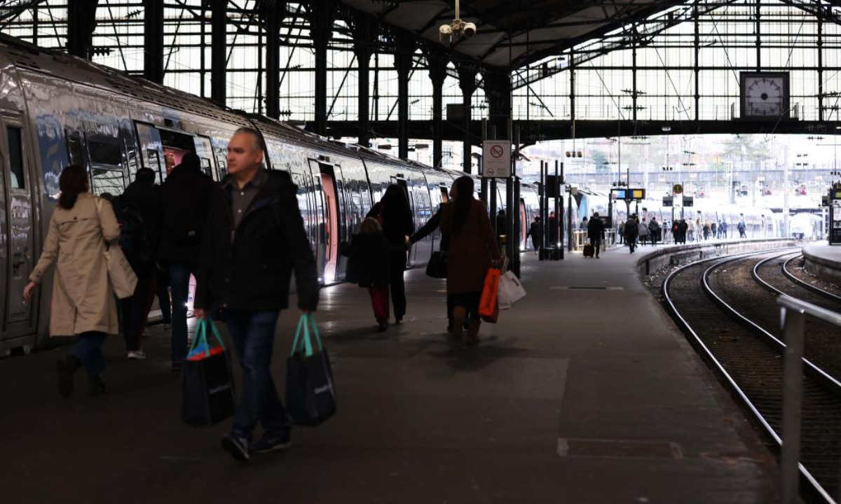 Passengers walk on the platform at Gare Saint Lazare train station in Paris, France, Dec 23, 2022. Photo:Xinhua