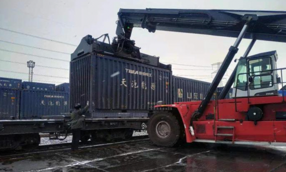 A freight train carrying coal Photo: Screenshot from Chinanews.com