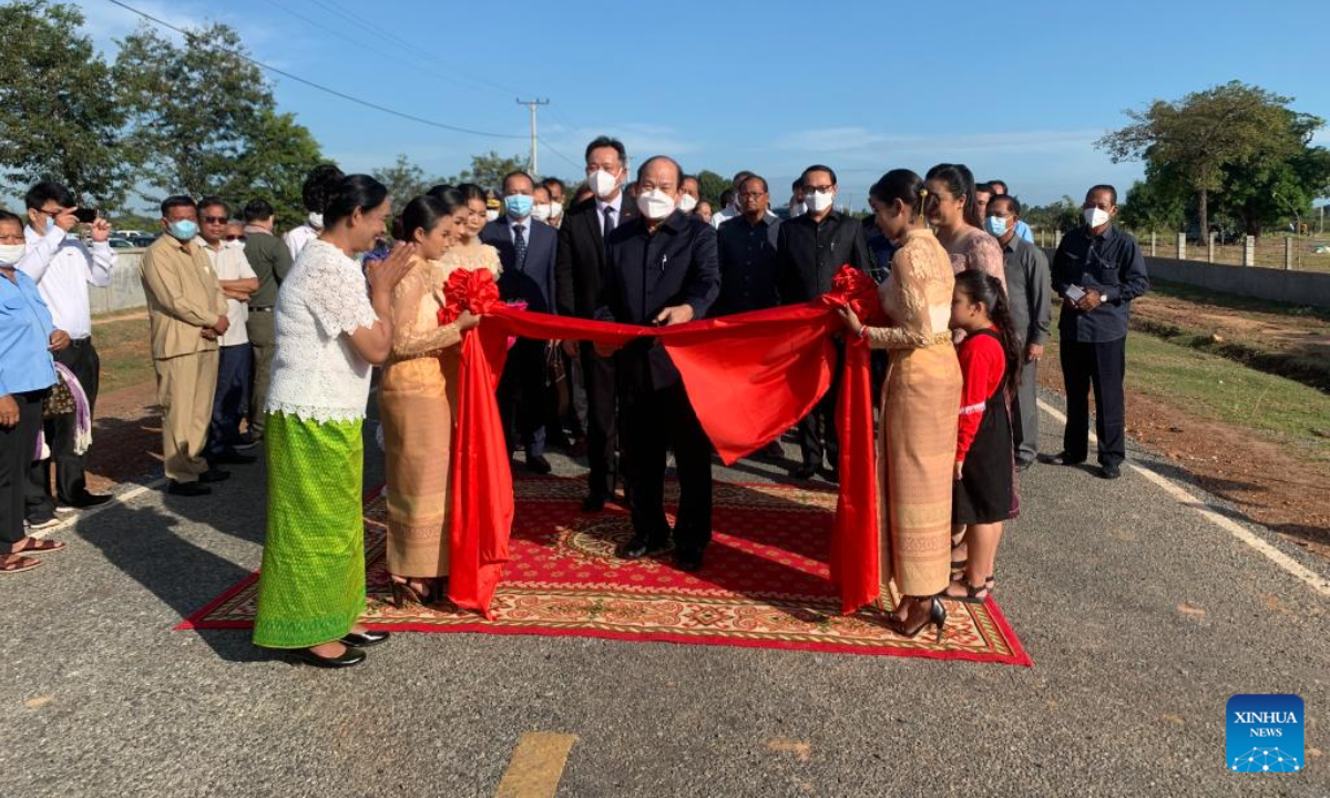 Cambodian Minister of Rural Development Ouk Rabun (C front) cuts ribbon to inaugurate the China-aided rural road in Kampong Chhnang province, Cambodia, Nov 17, 2022. The second phase of the China-aided rural road project in Cambodia has come to an end successfully, building asphalt and concrete paved roads in a total length of 120 km, officials said here on Thursday. Photo:Xinhua