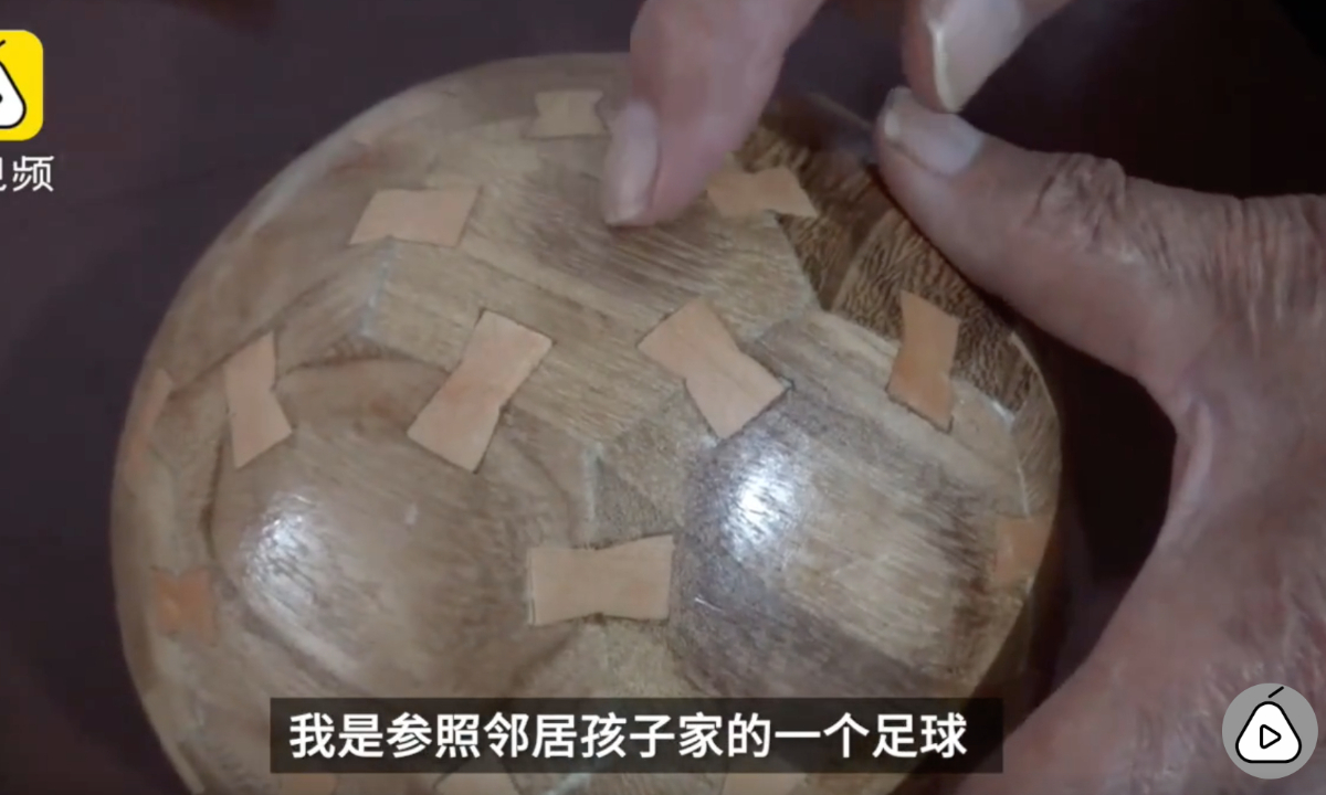 77-year-old carpenter spent 20 days making wooden balls in mortise and tenon connection for the World Cup. Photo: web