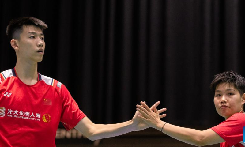 Feng Yanzhe (L)/Huang Dongping of China celebrate during the mixed doubles first round match against Pitchaya Elysia Viravong/Xing Huong Goh of Australia at the Australian Open 2022 badminton tournament in Sydney, Australia, Nov. 15, 2022. Photo: Xinhua