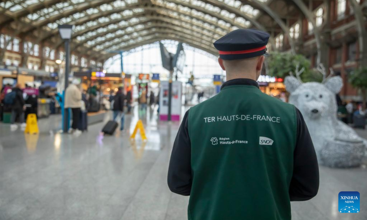 A train is seen at Gare Lille Flandres in Lille, northern France, on Dec 23, 2022. Photo:Xinhua