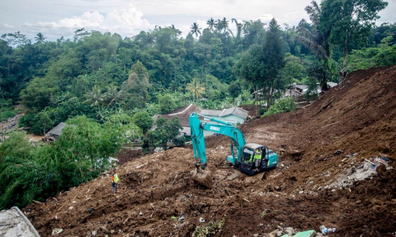 A worker operates an excavator during search operations after an earthquake at Mangunkerta village in Cianjur, West Java, Indonesia, Nov. 22, 2022. A total of 162 people were killed after a 5.6-magnitude earthquake hit Indonesia's West Java province on Monday, officials said. (Photo by Septianjar Muharam/Xinhua)