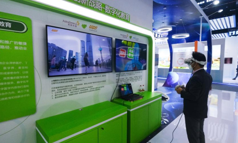A visitor tries a digital learning service at the first Global Digital Trade Expo in Hangzhou, east China's Zhejiang Province, Dec. 11, 2022.

The 4-day expo kicked off here on Sunday. Around 800 leading digital trade companies from China and abroad will showcase their new products and technologies during the expo. (Xinhua/Xu Yu)