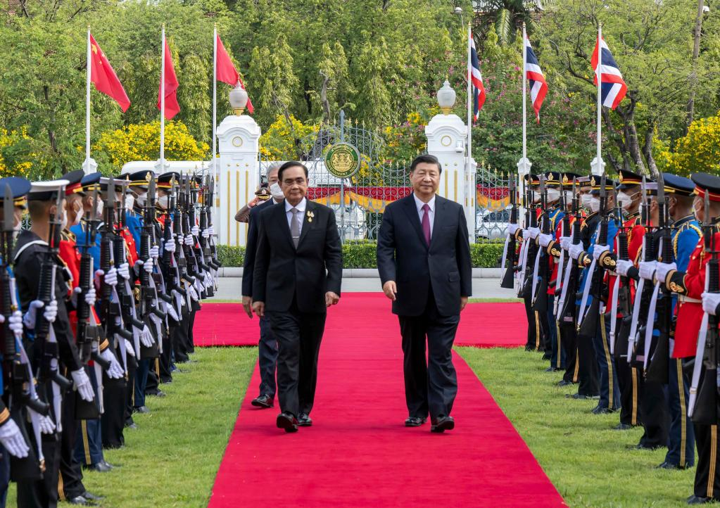 Chinese President Xi Jinping is warmly received by Thai Prime Minister Prayut Chan-o-cha upon his arrival at the Government House in Bangkok, Thailand, Nov 19, 2022. Xi on Saturday held talks with Prayut. Photo:Xinhua
