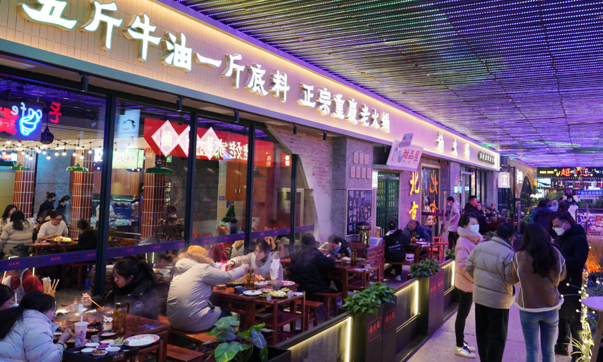 Customers have meal at a restaurant of a business center in Beijing, Dec 25, 2022. Photo:Xinhua