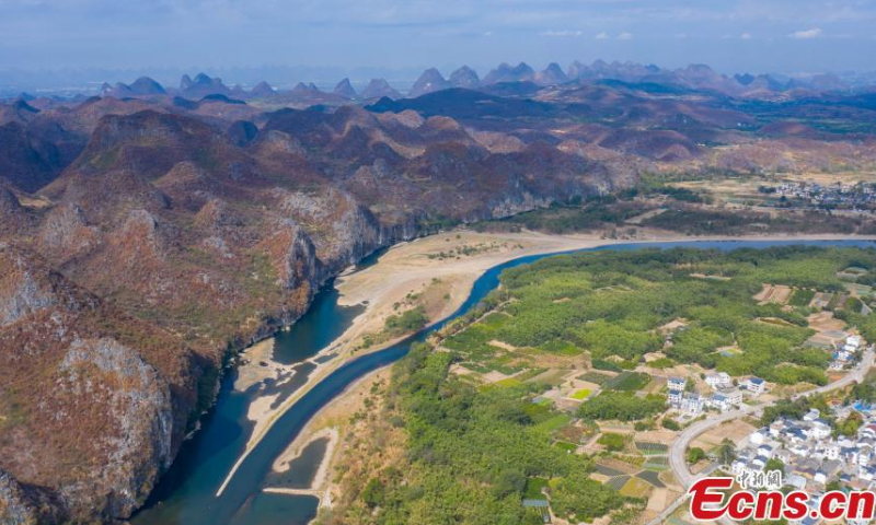 Riverbed is died up and exposed along the Lijiang River due to severe drought in Guilin, south China's Guangxi Zhuang Autonomous Region, Nov. 10, 2022. Photo: China News Service