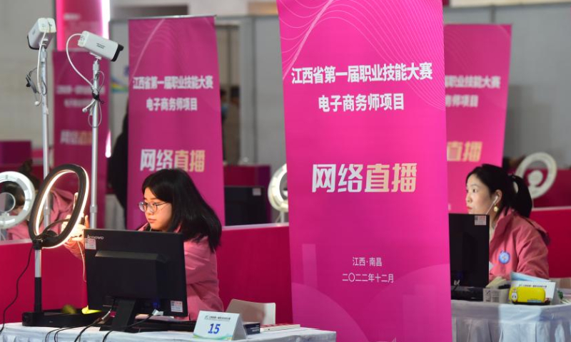 Contestants participate in a livestreaming contest of e-commerce specialist during the first vocational skills competition of Jiangxi, in Nanchang, east China's Jiangxi Province, Dec. 2, 2022. The main contests of the competition, containing 85 programs, kicked off in Nanchang on Friday. (Xinhua/Peng Zhaozhi)
