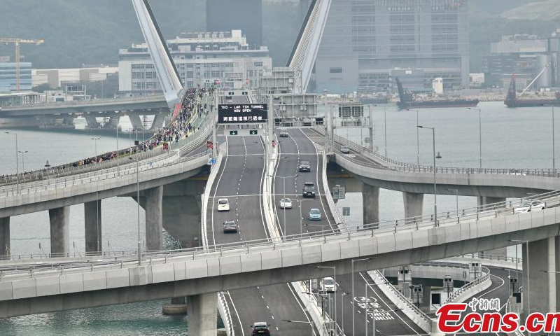 Photo shows the Tseung Kwan O Cross Bay Bridge in south China's Hong Kong Special Administrative Region, Dec. 11, 2022. (Photo: China News Service/Li Zhihua)

As an important cross-sea corridor at the Junk Bay in southeastern New Territories of Hong Kong, the Tseung Kwan O Cross Bay Bridge, the main project of the Cross Bay Link, opened to traffic on Sunday.