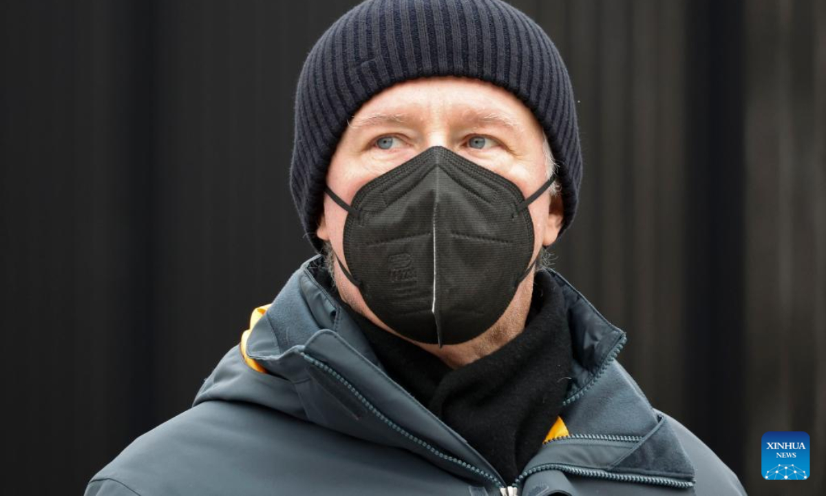 A man wearing a face mask is seen on a street in Washington, DC, the United States, on Dec 16, 2022. Photo:Xinhua