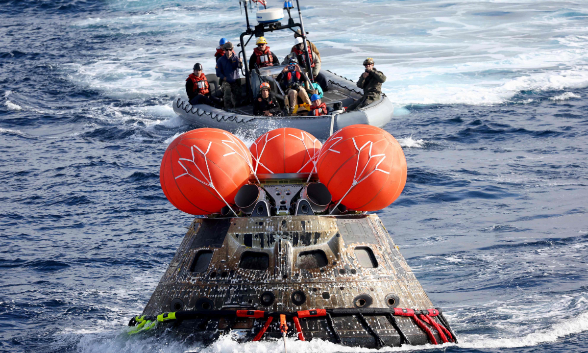 NASA’s Orion Capsule is drawn into the well deck of the USS Portland during recovery operations after it splashed down in the Pacific Ocean off the coast of Baja California, Mexico, on December 11, 2022. Orion was launched November 16 on the Artemis rocket for a 25-day mission to the moon. Photo: VCG
