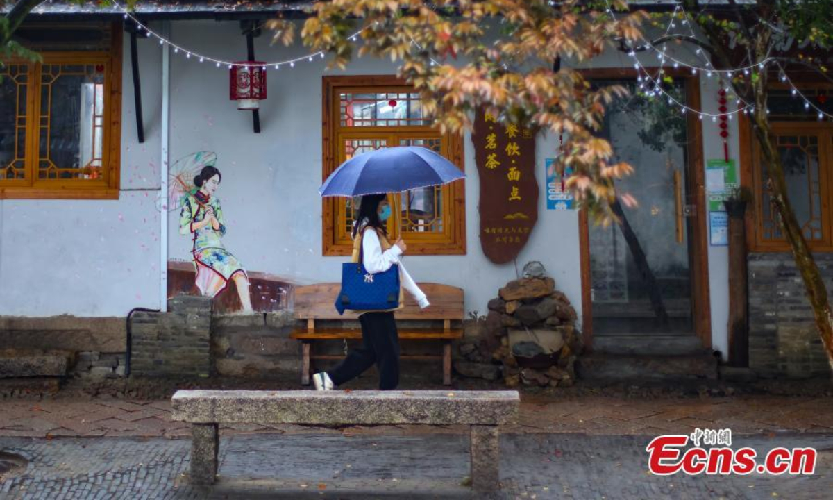 A tourist visits Tongli ancient town in Wujiang district of Suzhou, east China's Jiangsu Province, Nov 17, 2022. Photo:Xinhua