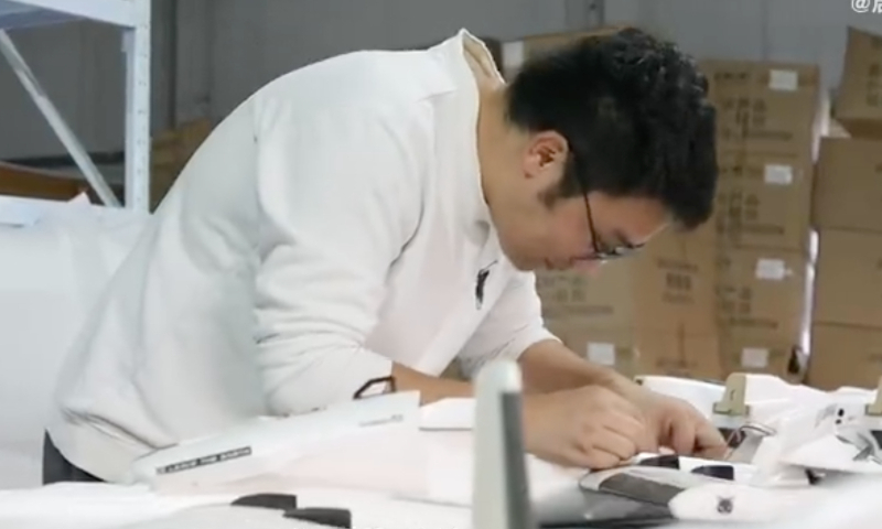 Shi Songbo, a 36-year-old man from the rural area of Central China's Henan Province, caused a stir on Monday when it was reported that he quit his job in 2015, returned to his hometown and built planes.