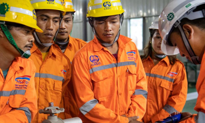 Indonesian technicians learn assembly skills during a hand-on training session at the resource management center of the China Railway Electrification Engineering Group for the Jakarta-Bandung High-Speed Railway project in Bandung, Indonesia, Nov. 13, 2022. Photo: Xinhua