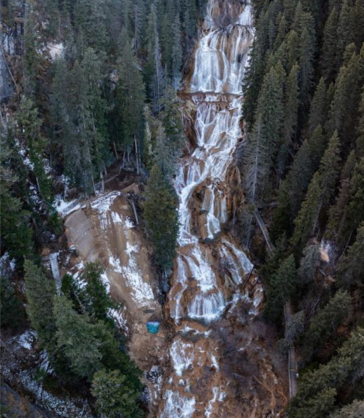 Aerial view shows the Zhaga waterfall in Munigou Valley in Songpan County, Aba Tibetan and Qiang Autonomous Prefecture, southwest China's Sichuan Province, Nov. 16, 2022. (Photo provided to China News Service)