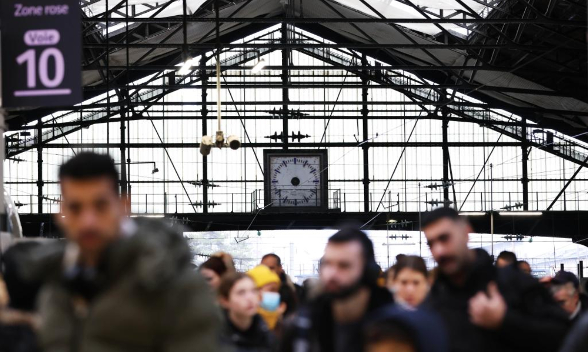 Passengers are seen at Gare Saint Lazare train station in Paris, France, Dec 23, 2022. Photo:Xinhua