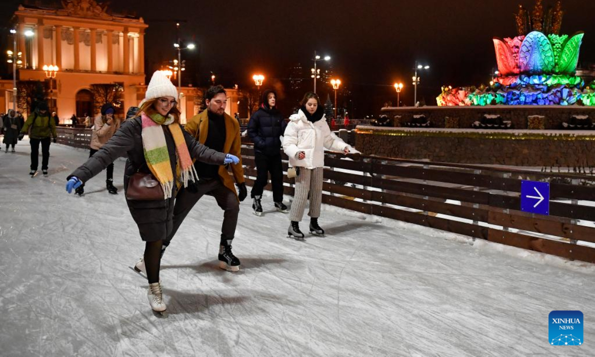 People skate at the VDNH ice rink in Moscow, Russia, Nov 25, 2022. An outdoor artificial ice rink at VDNH (The Exhibition of Achievements of National Economy) opened on Friday. Photo:Xinhua