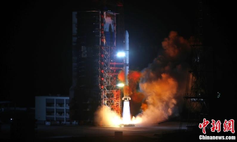 A Long March-2D carrier rocket carrying the Yaogan-36 satellite blasts off from the Xichang Satellite Launch Center in southwest China's Sichuan Province, Nov. 27, 2022. (Photo: China News Service/Liu Guanghui)