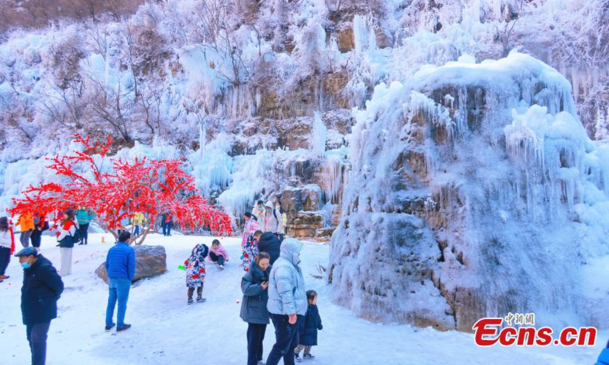 Huge frozen waterfall creates a spectacular winter landscape at Yuntai Mountain Geopark, Dec. 26, 2022. Icicles on cliffs draw lots of tourists. Photo: China News Service