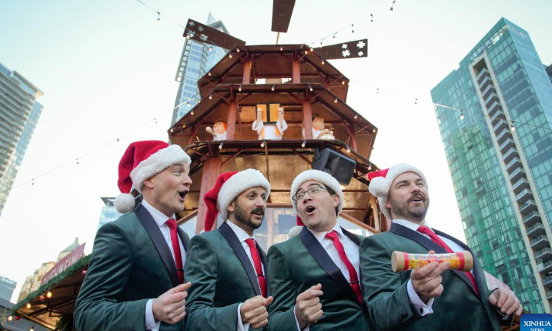 Performers sing at the Vancouver Christmas Market in Vancouver, British Columbia, Canada, on Nov. 14, 2022. Photo: Xinhua