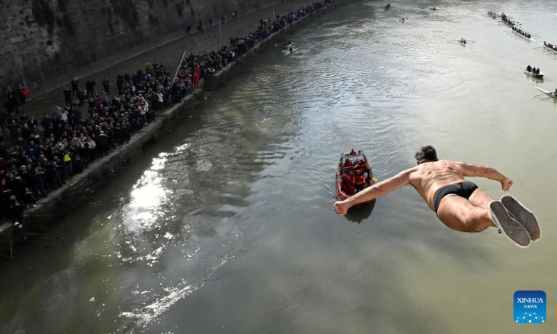 A man dives into the Tiber River from the Ponte Cavour bridge, as a part of traditional New Year celebrations, in Rome, Italy, Jan. 1, 2023. (Photo by Alberto Lingria/Xinhua)