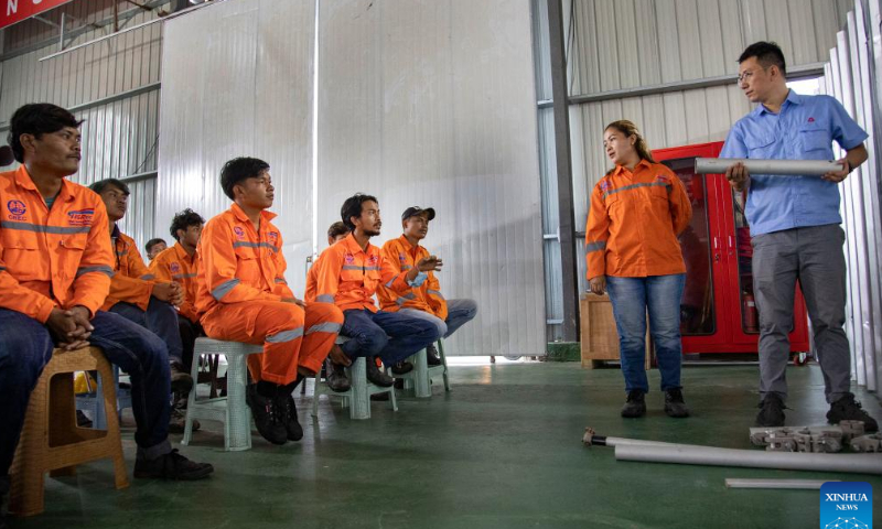 Wang Hao (1st R), a staff member of the China Railway Electrification Engineering Group, explains assembly skills to Indonesian technicians during a training session in Bandung, Indonesia, Nov. 13, 2022. Photo: Xinhua