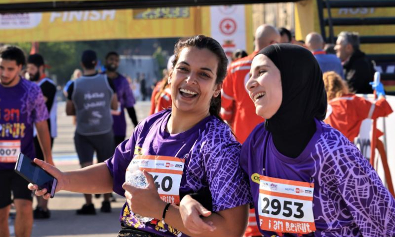 Paricipants react after the Beirut International Marathon in Beirut, Lebanon, Nov. 13, 2022.  Photo: Xinhua