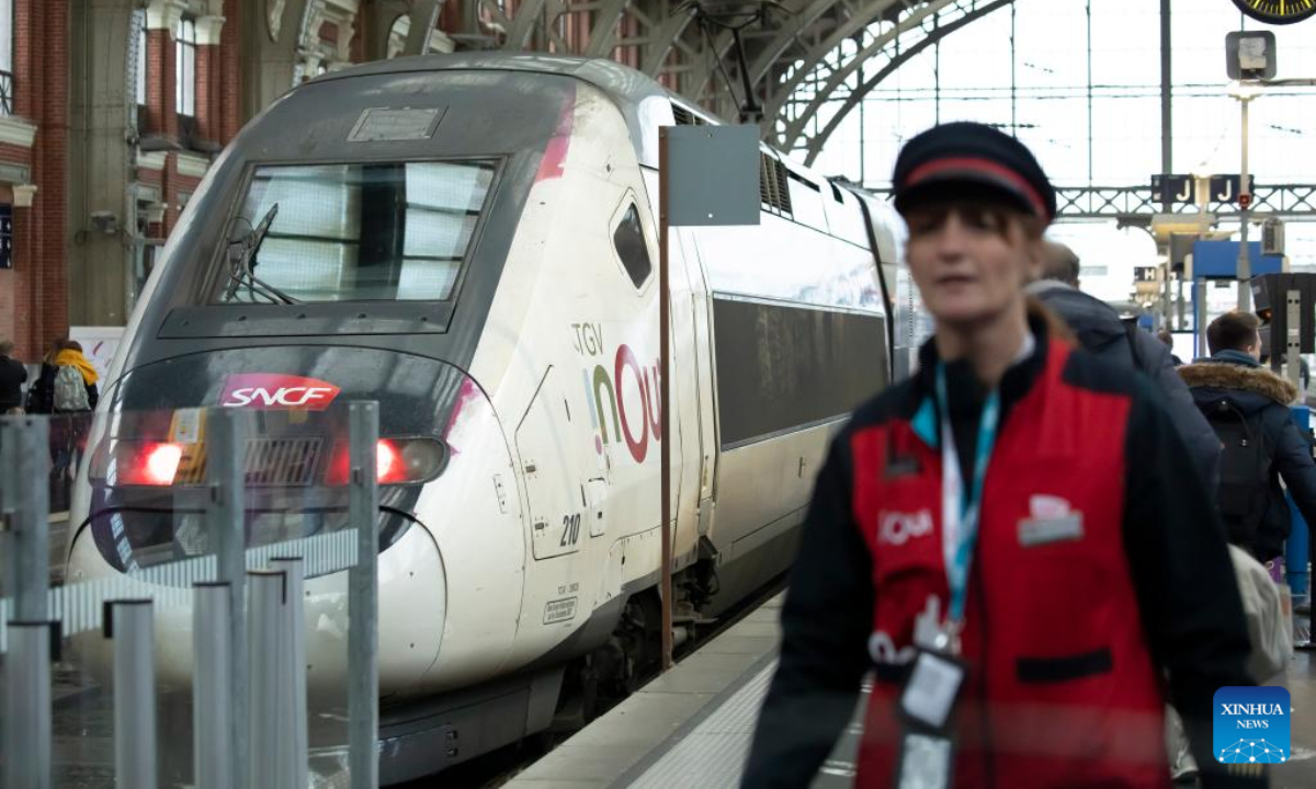 A train is seen at Gare Lille Flandres in Lille, northern France, on Dec 23, 2022. Photo:Xinhua