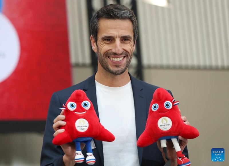 Tony Estanguet, President of Paris 2024, poses with the Phryges, unveiled as the official mascots of Paris 2024 Olympic and Paralympic Games during a press conference in Saint Denis, France, Nov. 14, 2022. (Xinhua/Gao Jing)