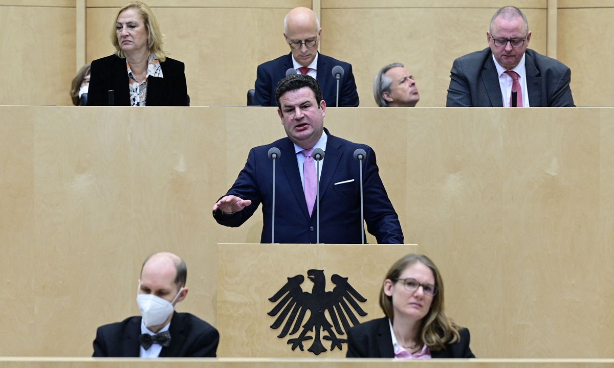 German Minister of Labor and Social Affairs Hubertus Heil (center) gives a speech during an extraordinary session at the German Federal Council on November 14, 2022 in Berlin. The session was focusing on immediate aid for the month of December and the so-called Buergergeld, a minimum allowance provided by the state for unemployed people, as Germany faces a cost-of-living crisis. Photo: AFP