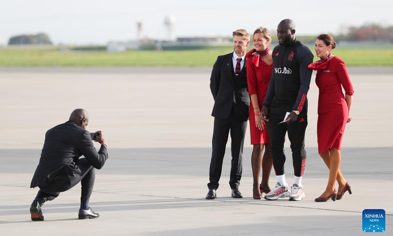 Romelu Lukaku (2nd R) of Team Belgium poses for photos with staff members of Brussels Airlines at the Brussels Airport in Zaventem, Belgium, Nov. 15, 2022. Team Belgium started their journey to the Middle East as they prepare for the upcoming Qatar 2022 World Cup. (Xinhua/Zheng Huansong)