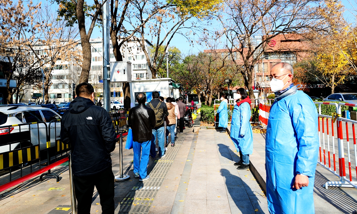 Local residents queue up to take nucleic acid tests in Beijing on November 14, 2022. Photo: IC