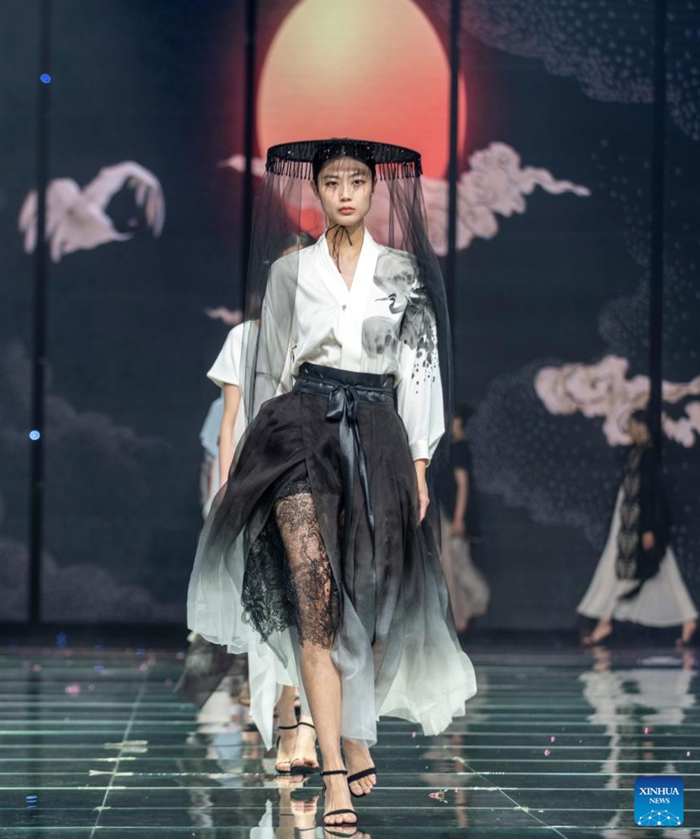 A model presents creations during the opening ceremony of an ethnic clothing festival held in Kunming, southwest China's Yunnan Province, Nov. 15, 2022. Creations from different ethnic groups of Yunnan will be presented during the ethnic clothing festival. (Xinhua/Chen Xinbo)