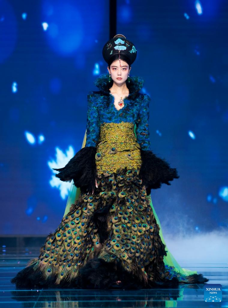 Ethnic clothing festival held in Kunming, SW China's Yunnan Global Times