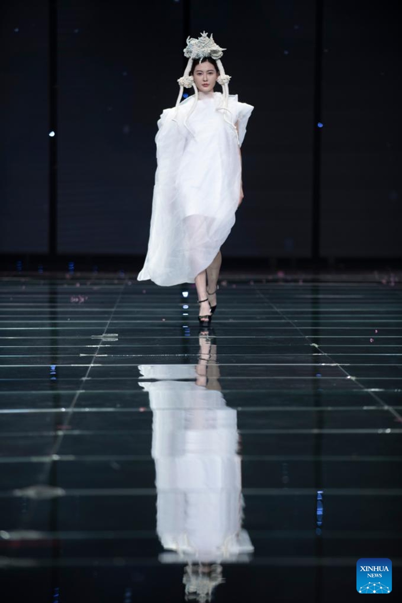 A model presents creations during the opening ceremony of an ethnic clothing festival held in Kunming, southwest China's Yunnan Province, Nov. 15, 2022. Creations from different ethnic groups of Yunnan will be presented during the ethnic clothing festival. (Xinhua/Chen Xinbo)