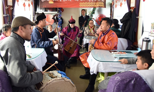 Artists in Baotou, North China's Inner Mongolia Autonomous Region perform Khoomei with instruments such as the horse head fiddle, known as the matouqin in Chinese. Photo: IC 