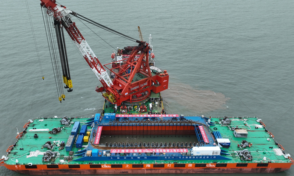 A model of the ancient shipwreck 
Inset: A porcelain cup found in the shipwreck Photos: Courtesy of China National Cultural Heritage Administration The salvage site in the Yangtze Rive