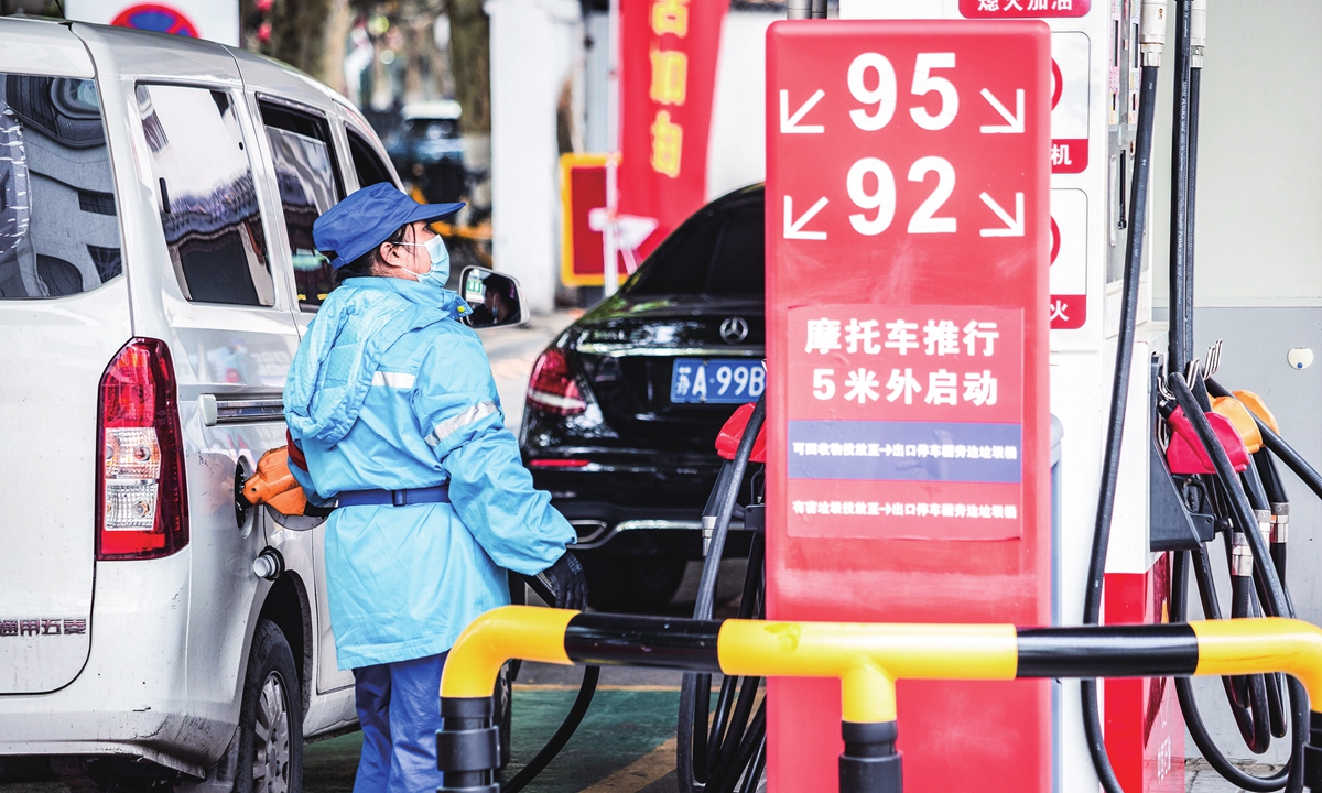 The domestic gasoline price will be reduced by 175 yuan ($24.4) per ton and the diesel price will be cut by 165 yuan per ton as of November 22, 2022, the National Development and Reform Commission, China's top economic planner, said on November 21, 2022. Photo: cnsphoto