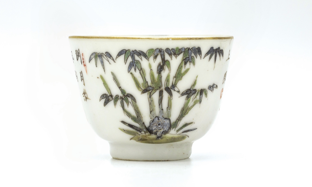 A model of the ancient shipwreck 
Inset: A porcelain cup found in the shipwreck Photos: Courtesy of China National Cultural Heritage Administration The salvage site in the Yangtze Rive