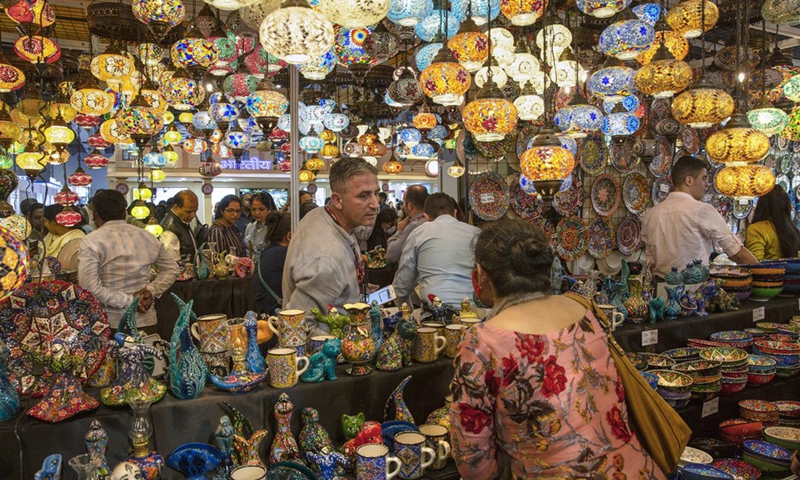 People buy decorative items during India International Trade Fair 2022 in New Delhi, India, Nov. 22, 2022. (Xinhua/Javed Dar)