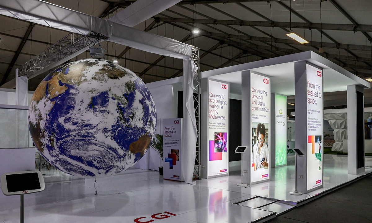 A mockup depicting the Earth at a booth in a deserted hall at the Sharm el-Sheikh International Convention Center in Egypt's Red Sea resort city of the same name near the end of the COP27 climate conference on November 19, 2022 Photo: AFP