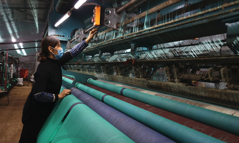 A worker makes mine mesh in Binzhou, East China's Shandong Province, on November 24, 2022. Binzhou is China's largest industrial base for chemical fiber rope and mesh, with an 80 percent market share. Its products are exported to more than 70 countries and regions, and they have created about 70,000 jobs. Photo: VCG
