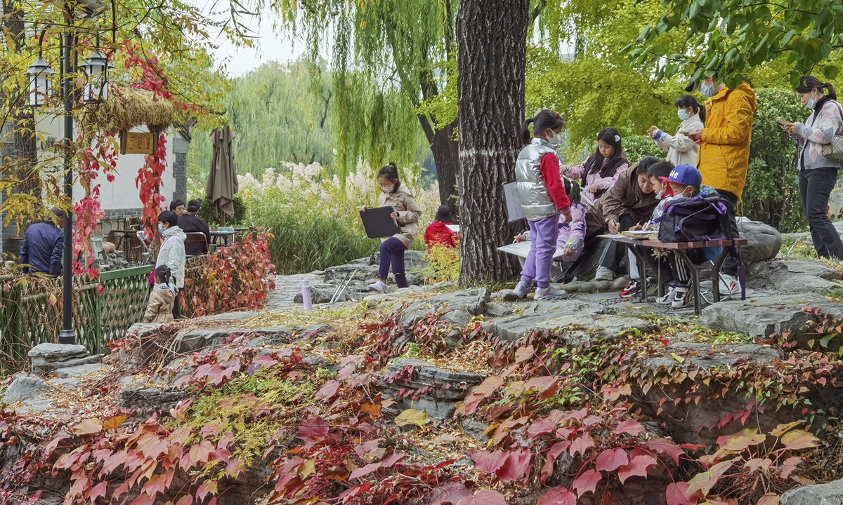 Children paint from nature at a park in Beijing on October 29, 2022. Photo: IC