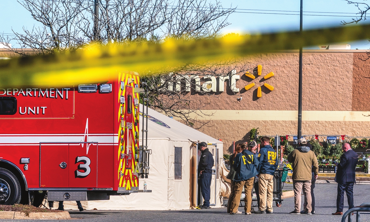 Members of the FBI and other law enforcement investigate the site of a fatal shooting in a Walmart on November 23, 2022 in Chesapeake, Virginia. Following the Tuesday night shooting, seven people were killed, including the suspected gunman. Photo: VCG