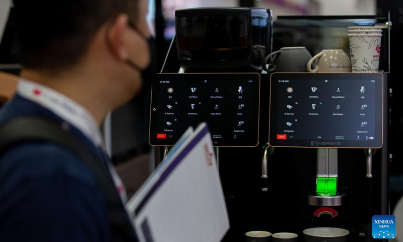 People visit the 2022 Seoul International Cafe Show in Seoul, South Korea, Nov. 23, 2022. The 2022 Seoul International Cafe Show kicked off in Seoul on Wednesday. (Xinhua/Wang Yiliang)