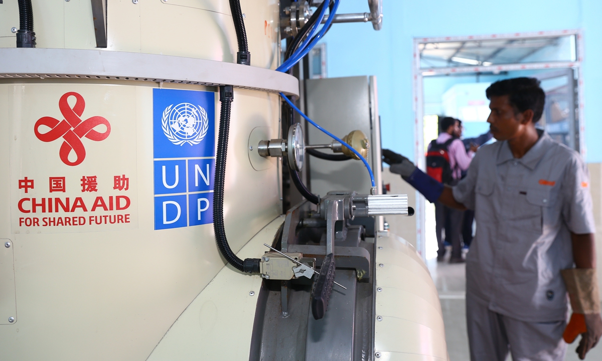 A worker operates China-aided machines at Narayani Hospital in Birgunj, Nepal on September 29, 2022. Photo: Xinhua