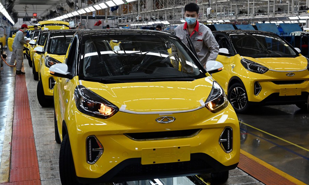 Workers are busy on the production line of new energy vehicles (NEVs) at a factory of Chinese automaker Chery Holding Group Co., Ltd. in Wuhu City, east China's Anhui Province, Oct. 12, 2022.(Xinhua/Zhou Mu)
